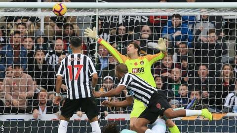 Salomon Rondon scores for Newcastle