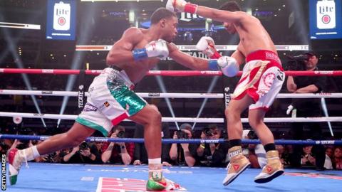 Errol Spence Jr (left)and Mikey Garcia