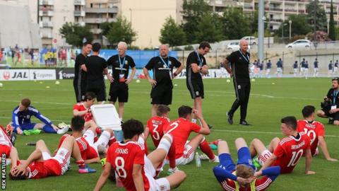 Wales' players look dejected after the Toulon tournament