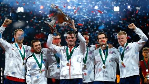 Leon Smith holds the Davis Cup aloft