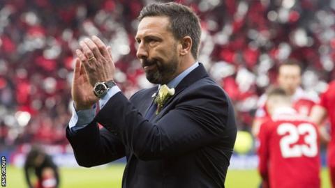 Aberdeen manager Derek McInnes applauds Dons fans at Hampden after November's League Cup final defeat