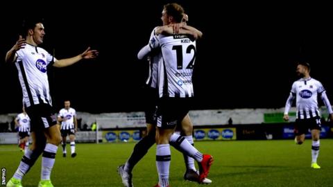 Champions Cup Dundalk 6 0 Linfield 7 1 On Aggregate Bbc