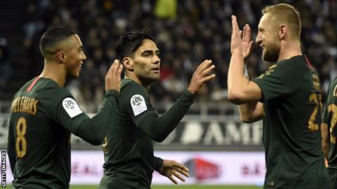 Radamel Falcao (centre) celebrates