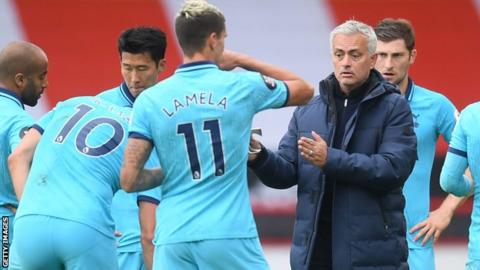 Jose Mourinho speaks to his Tottenham players