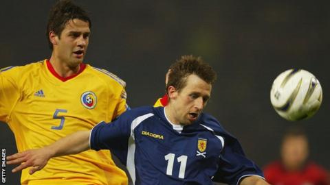 Neil McCann playing for Scotland against Romania in 2004
