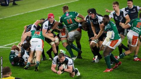 Sam Parry goes over for his third try