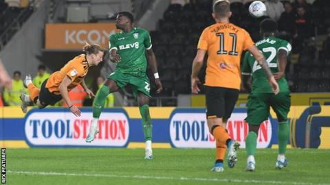 Tom Eaves heads in for Hull