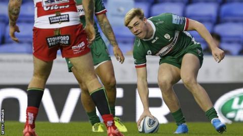 Ollie Hassell-Collins scores a try for London Irish