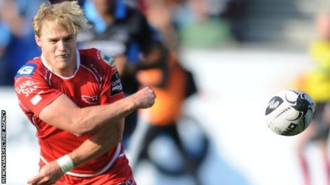 Scarlets scrum-half Aled Davies