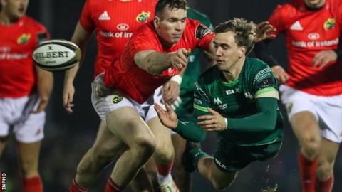 Connacht's John Porch gets a pass away despite Chris Farrell's efforts