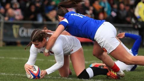 Jess Breach scores the first try