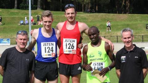 First three finishers in the men’s mile (L-R) Conall Kirk, Daniel Mooney and Dan Tanui with Meet Director Eamonn Christie (left) and sponsor Cathal McLaughlin (right)