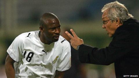 Yakubu Abubakar receives instructions from former Ghana coach Ratomir Dujkovic during the 2006 Africa Cup of Nations
