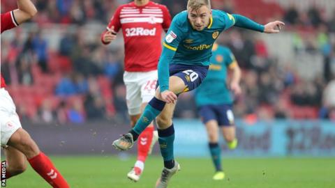 Jarrod Bowen scores