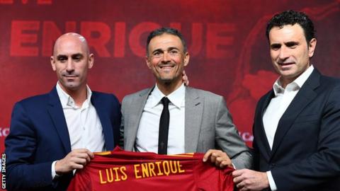 Luis Enrique is presented with a Spain shirt