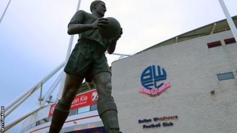 Bolton Wanderers statue of Nat Lofthouse