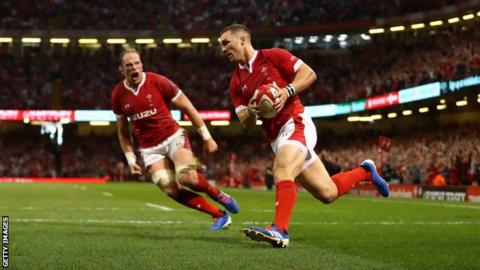 George North scores a try