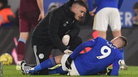 Jamie Vardy receives treatment on the pitch