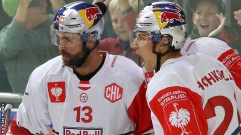Salzburg celebrate against Devils