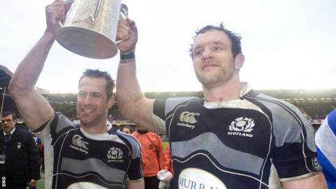Chris Paterson (left) and Jason White celebrate with the Calcutta Cup after victory over England in 2008
