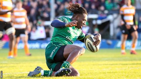 Niyi Adeolokun scores Connacht's first try against the Cheetahs