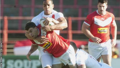 Full-back Elliot Kear has won 24 Wales caps