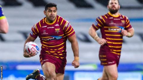 Sebastine Ikahihifo runs with the ball for Huddersfield Giants