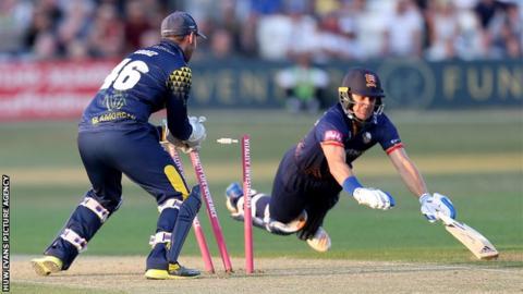 Neil Wagner is run out by Chris Cooke of Glamorgan