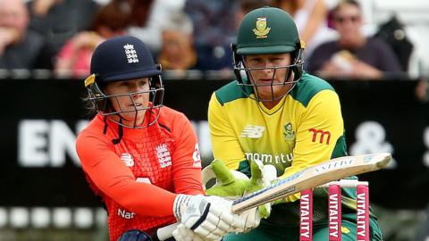 Tammy Beaumont sweeps