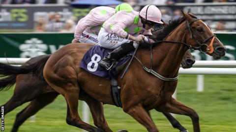 Thomas Hobson wins the Doncaster Cup