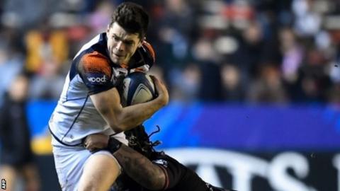 Blair Kinghorn takes on the Toulon defence