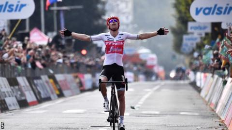 Bauke Mollema wins the Tour of Lombardy trophy