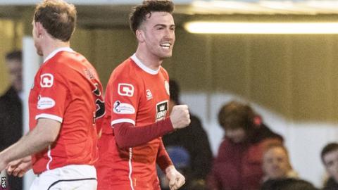 Stevie Mallan (right)