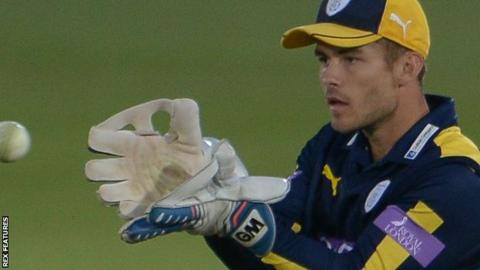 Hampshire wicket-keeper Lewis McManus