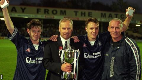 David Hagen (second right) celebrates winning the Challenge Cup with Falkirk in 1997