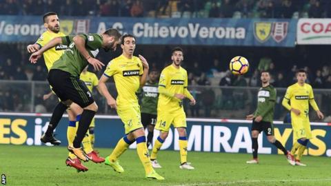 Gonzalo Higuain scores for Juventus at Chievo