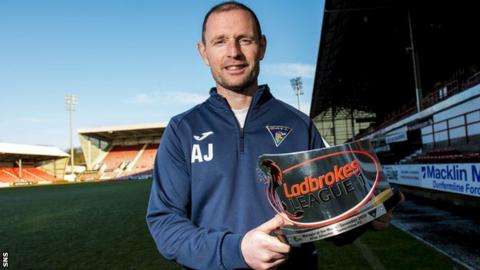 Dunfermline's Allan Johnstone with his manager of the month award