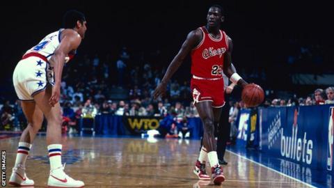 Michael Jordan (right)