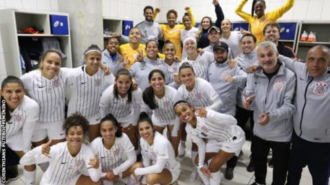 Corinthians players celebrates