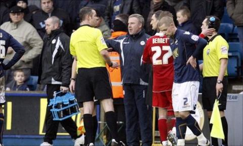Referee Chris Sarginson talks to Kenny Jackett and Tony Mowbray