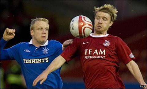 Rangers' Steven Naismith challenges Aberdeen's Steven Smith