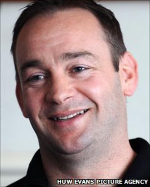 Dragons coach Darren Edwards