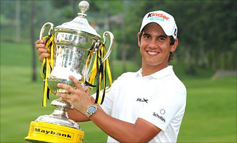 Matteo Manassero and the trophy