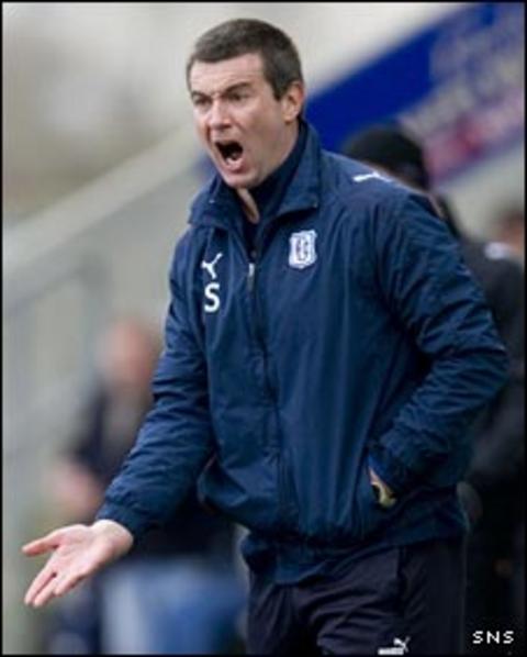 Dundee player-manager Barry Smith