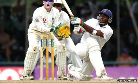 Hashan Tillakaratne in action against England in 2003