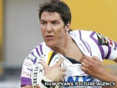 Ospreys' James Hook held his nerve to kick the winning penalty at Aironi