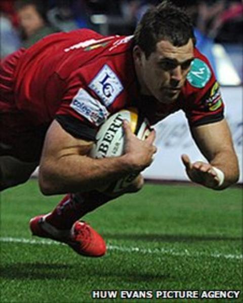 Sean Lamont scores for the Scarlets