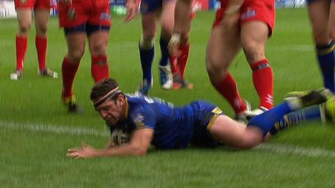 Danny Buderus touches down for Leeds Rhinos