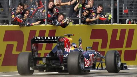 Red Bull mechanics toast Sebastian Vettel at the Turkish GP