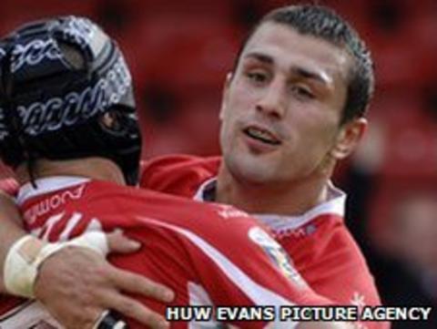 Ben Flower has committed to the Crusaders until at least 2014